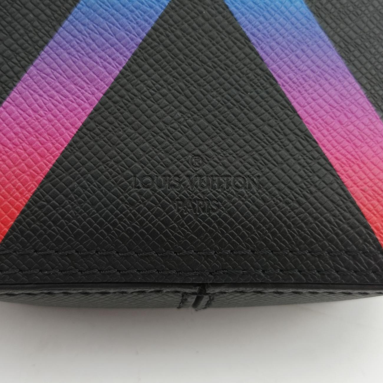 Vintage Louis Vuitton Danube Messenger black×RAINBOW Taiga M30332 shoulderbag | stylenewstar