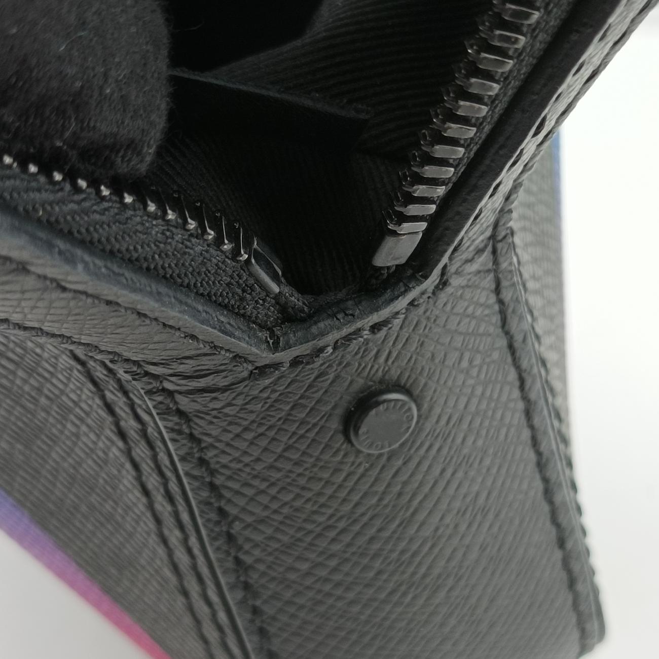 Vintage Louis Vuitton Danube Messenger black×RAINBOW Taiga M30332 shoulderbag | stylenewstar