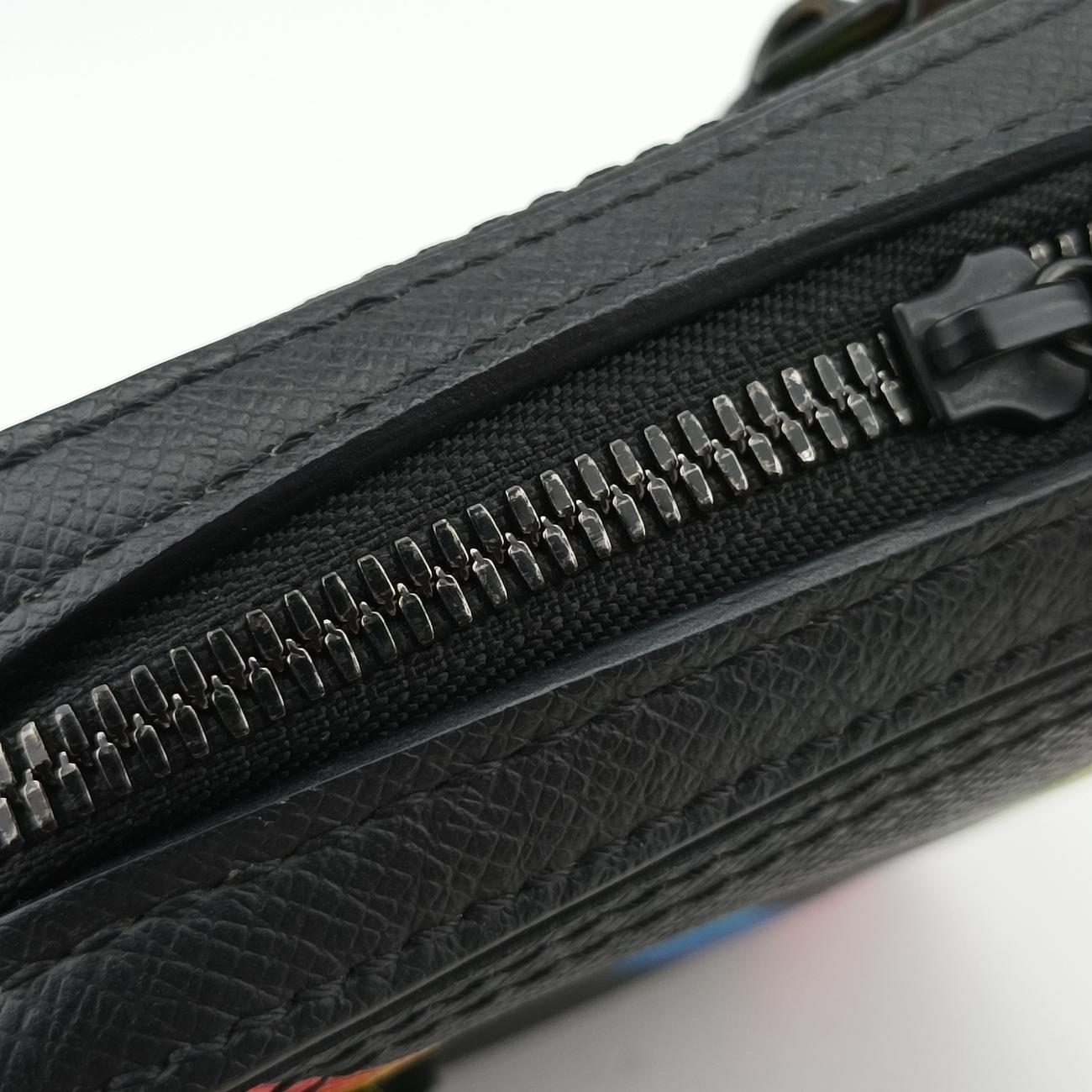 Vintage Louis Vuitton Danube Messenger black×RAINBOW Taiga M30332 shoulderbag | stylenewstar