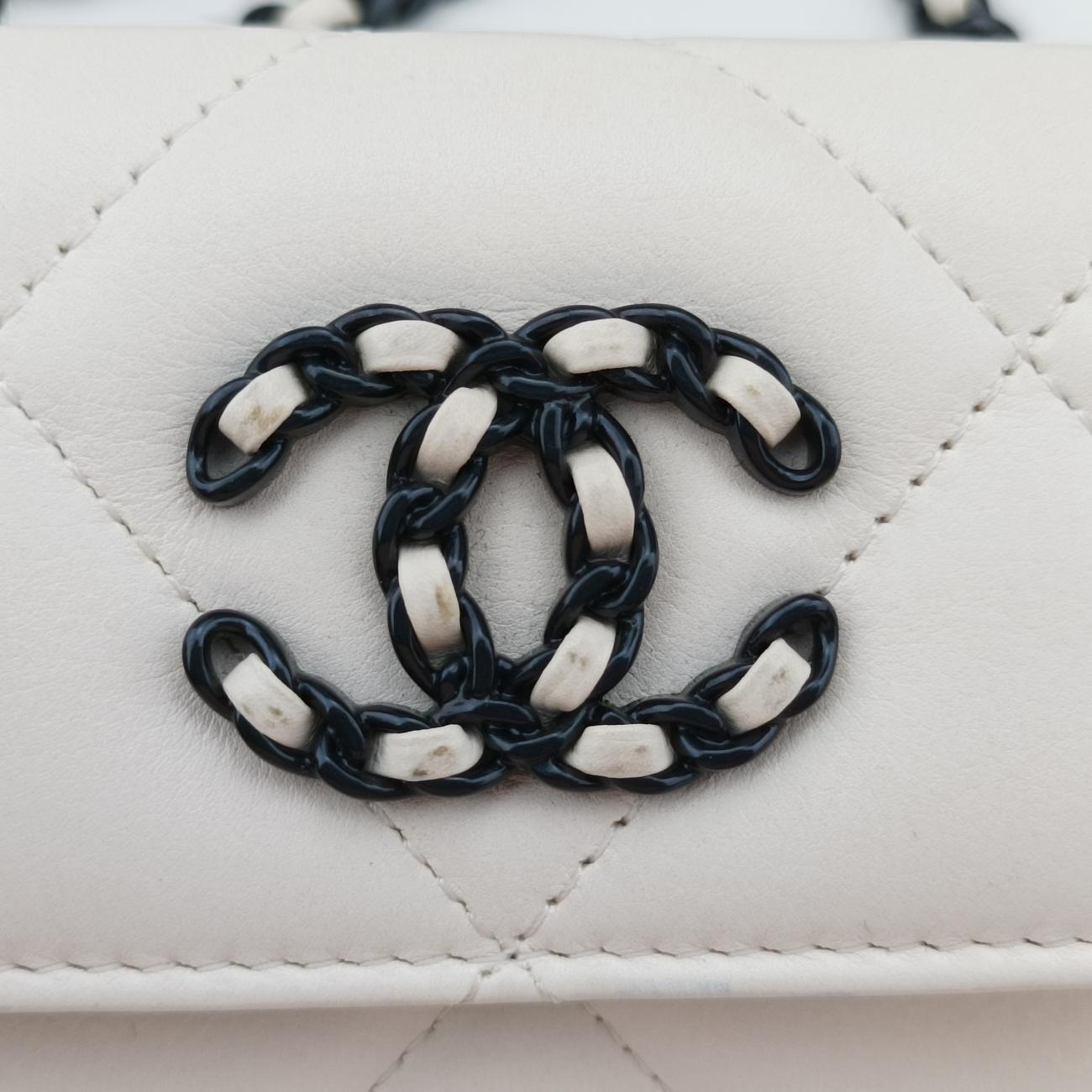 Pre-owned Chanel CHANEL 19 Flap Coin Purse White lambskin AP2409 shoulderbag | stylenewstar