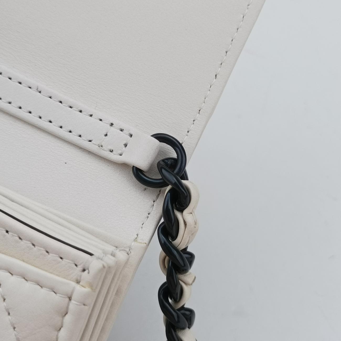 Pre-owned Chanel CHANEL 19 Flap Coin Purse White lambskin AP2409 shoulderbag | stylenewstar