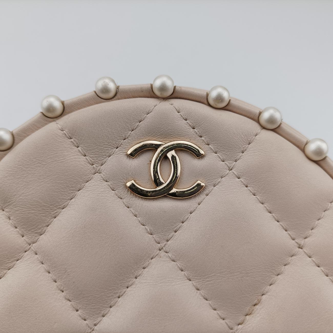 Pre-owned Chanel Matelasse Round Beige caviar skin AP1050 shoulderbag | stylenewstar