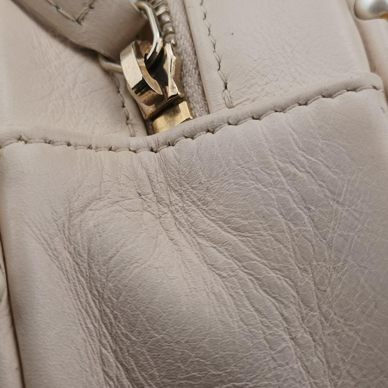 Pre-owned Chanel Matelasse Round Beige caviar skin AP1050 shoulderbag | stylenewstar