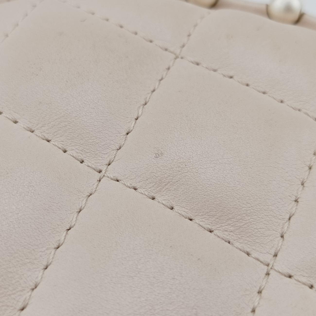 Pre-owned Chanel Matelasse Round Beige caviar skin AP1050 shoulderbag | stylenewstar