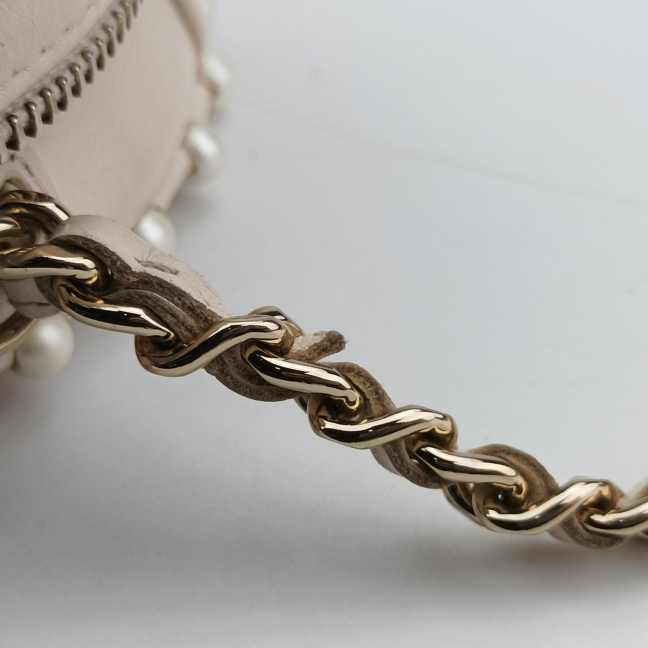 Pre-owned Chanel Matelasse Round Beige caviar skin AP1050 shoulderbag | stylenewstar