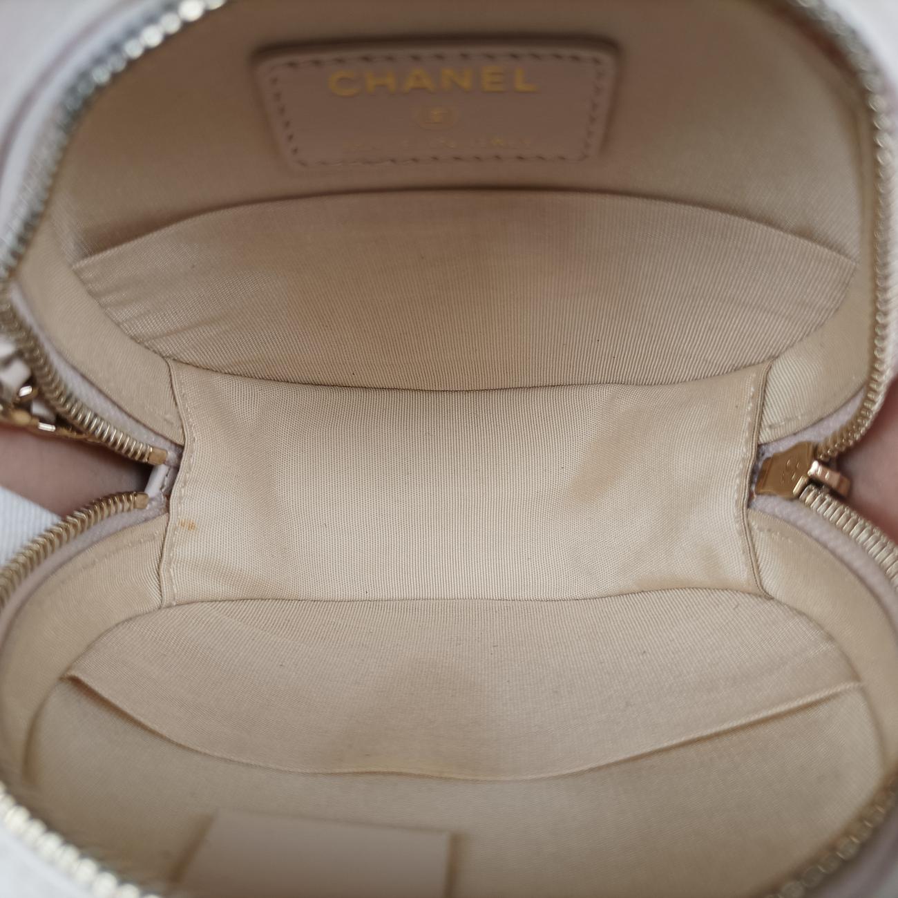 Pre-owned Chanel Matelasse Round Beige caviar skin AP1050 shoulderbag | stylenewstar