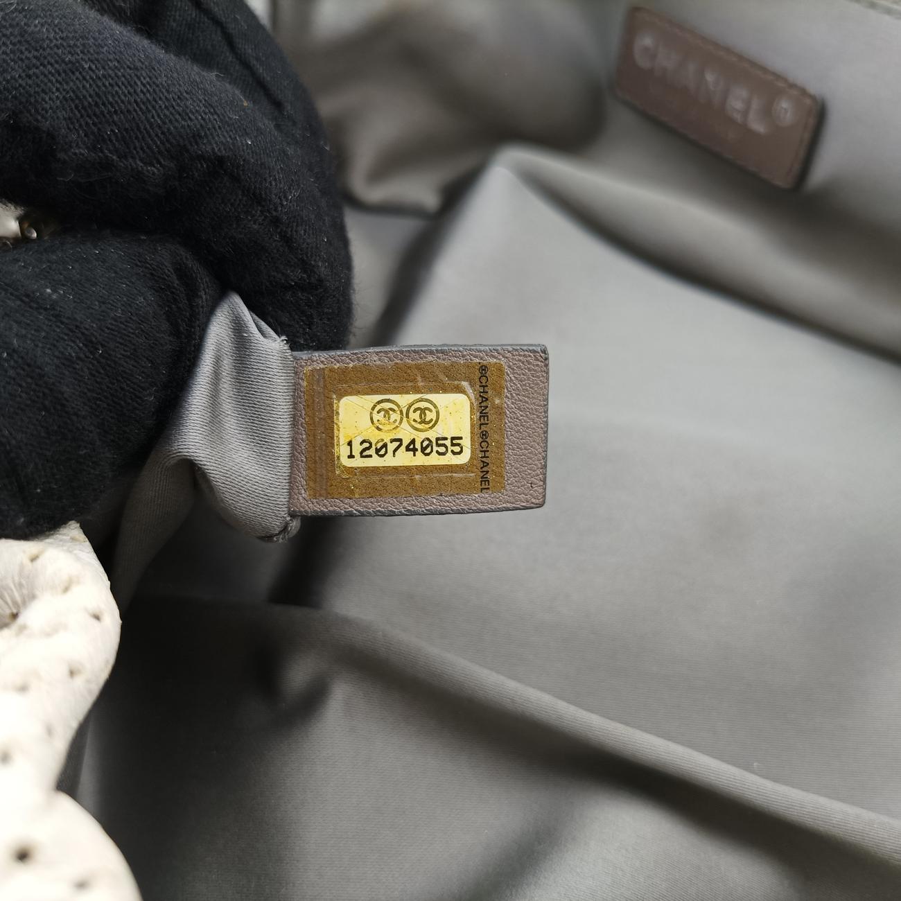 Pre-owned Chanel 2.55 Punching White lambskin A37561 shoulderbag | stylenewstar