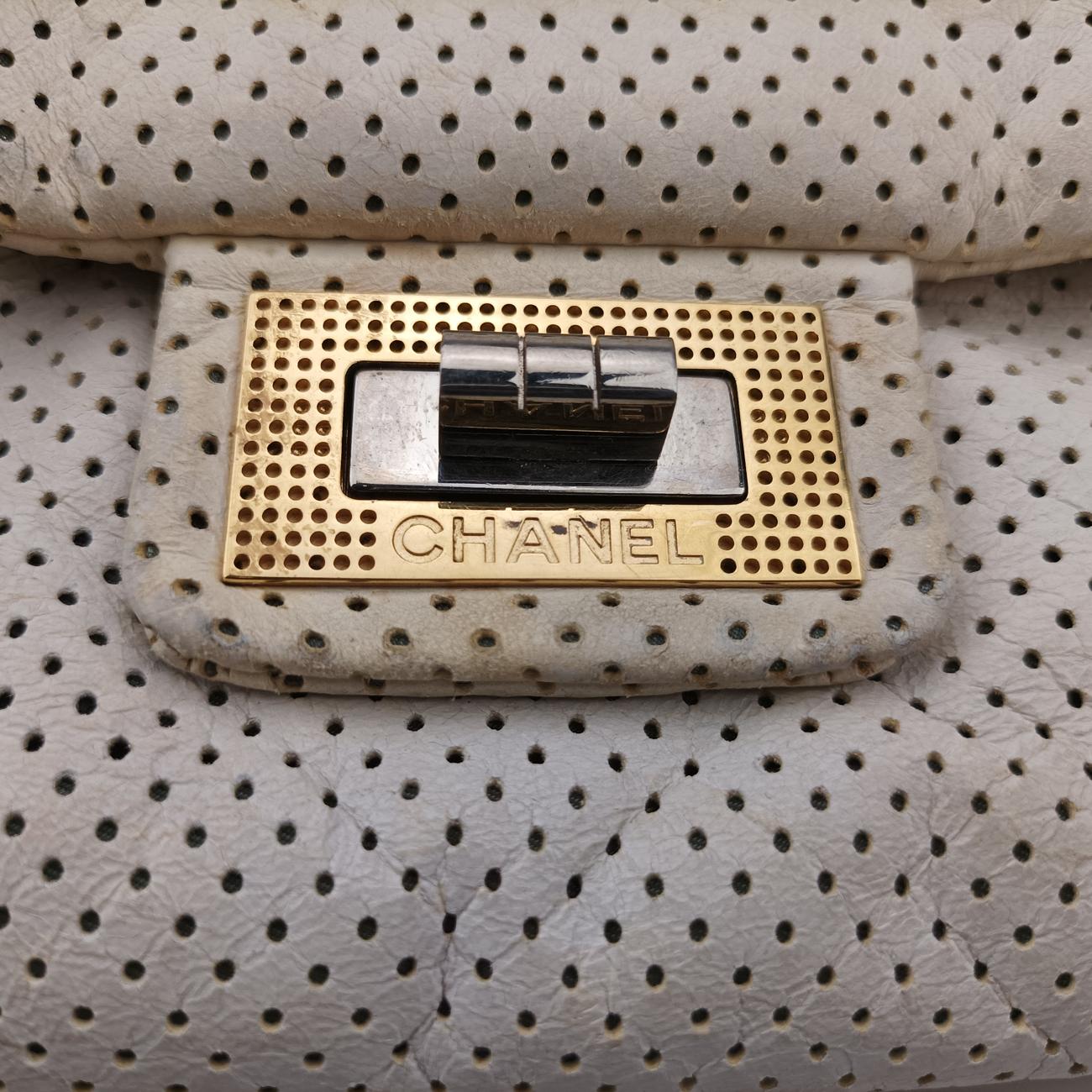 Pre-owned Chanel 2.55 Punching White lambskin A37561 shoulderbag | stylenewstar