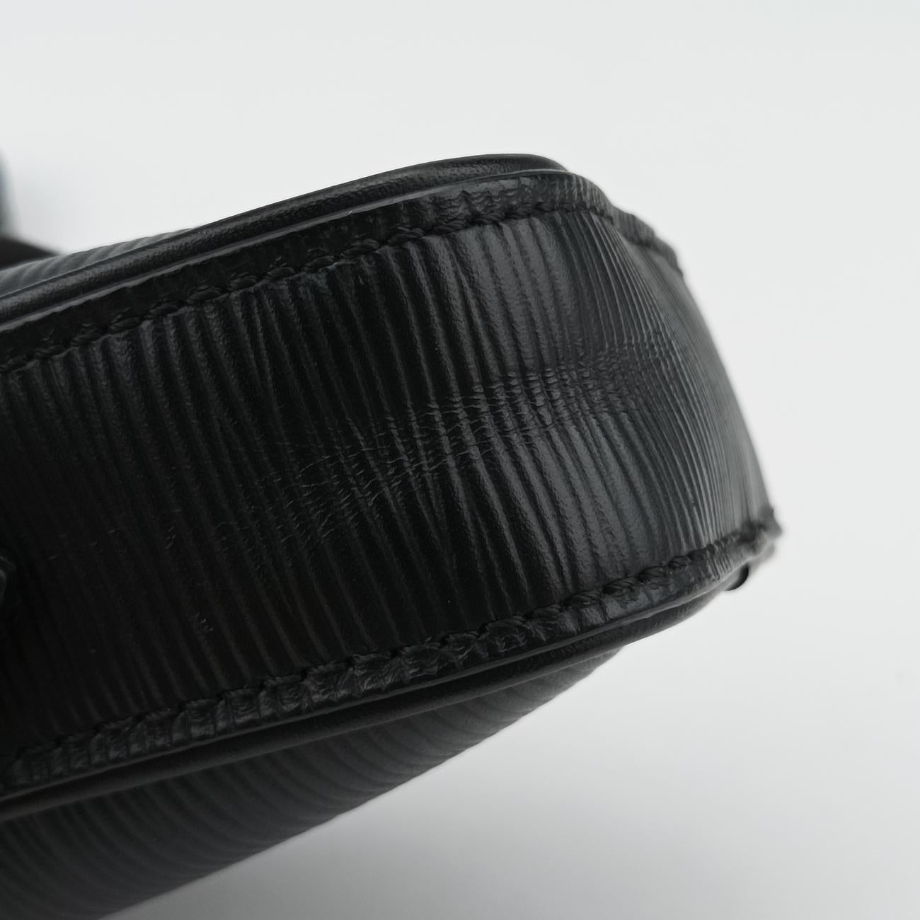 Secondhand Louis Vuitton DANUBE Black epi M55120 shoulderbag | stylenewstar