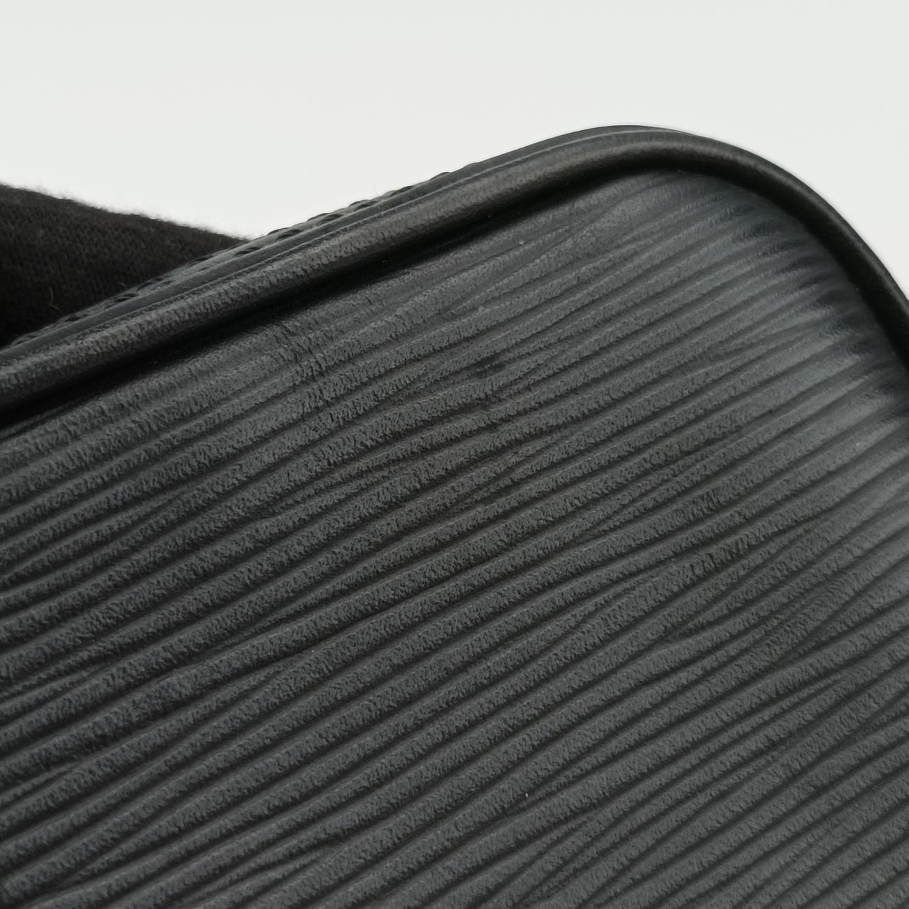 Secondhand Louis Vuitton DANUBE Black epi M55120 shoulderbag | stylenewstar