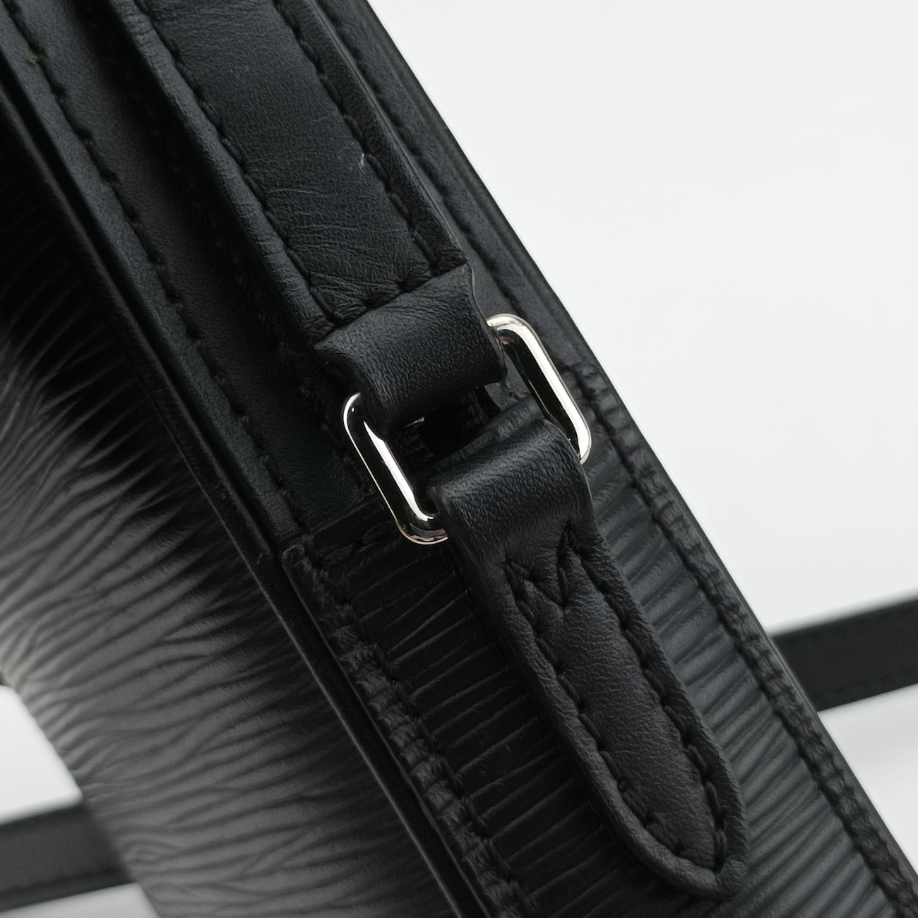 Secondhand Louis Vuitton DANUBE Black epi M55120 shoulderbag | stylenewstar