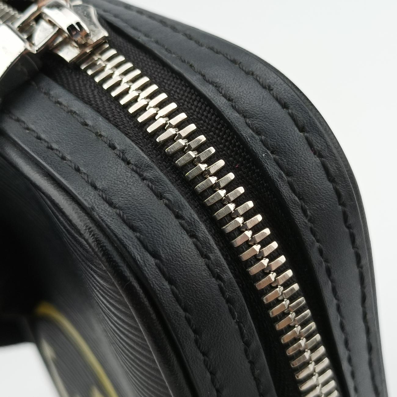 Secondhand Louis Vuitton DANUBE Black epi M55120 shoulderbag | stylenewstar