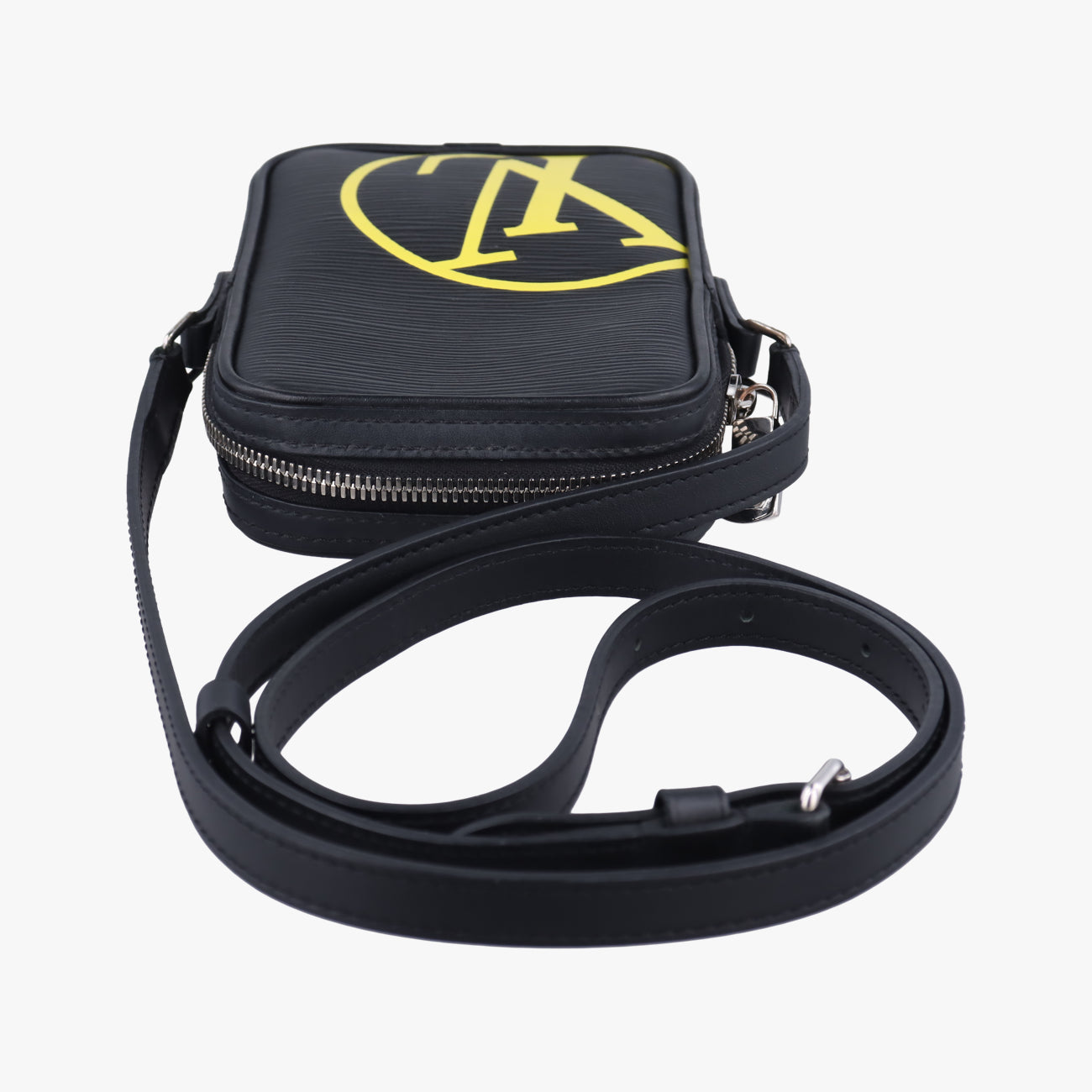 Secondhand Louis Vuitton DANUBE Black epi M55120 shoulderbag | stylenewstar