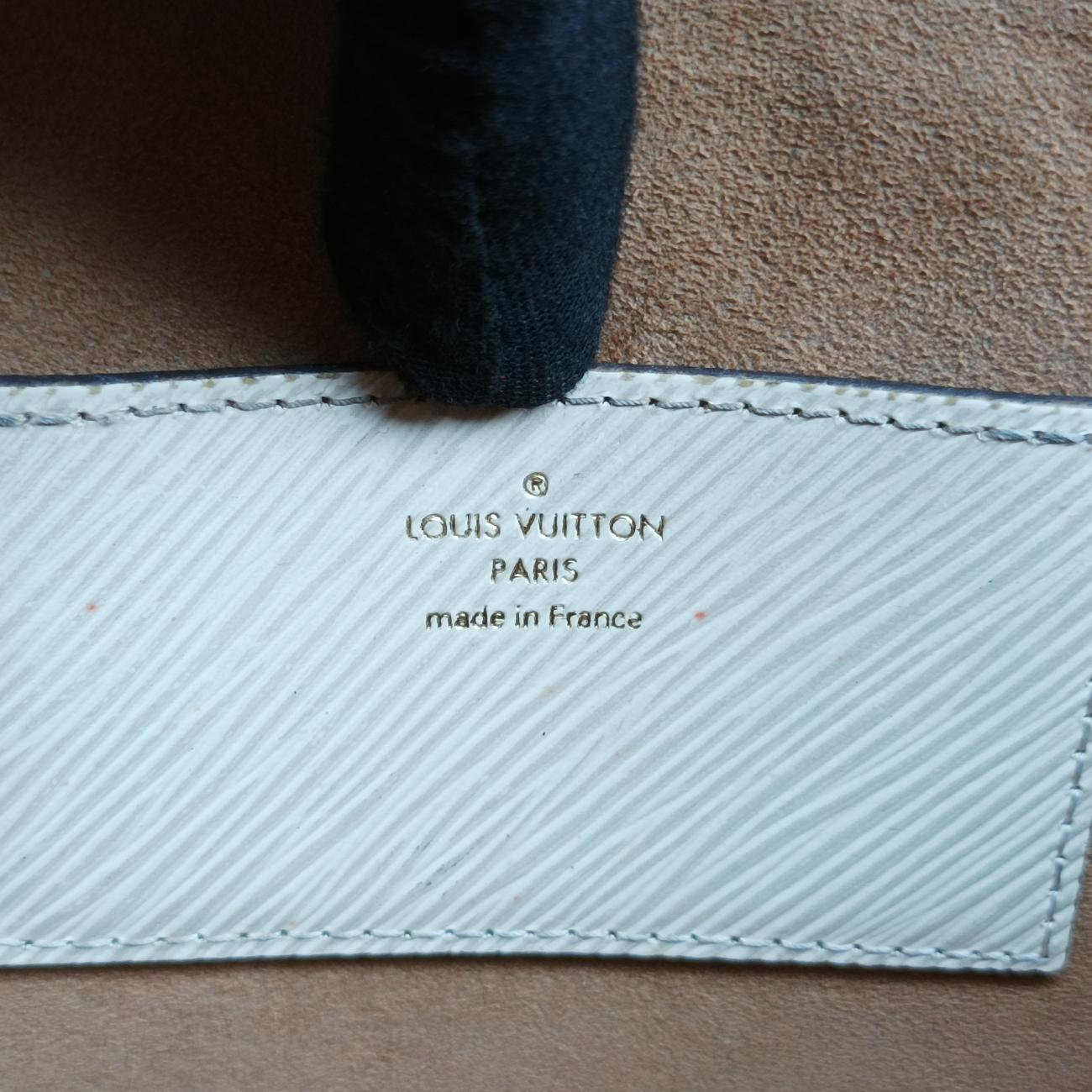 Secondhand Louis Vuitton TwistMM Light gray Epi M21026 shoulderbag | stylenewstar