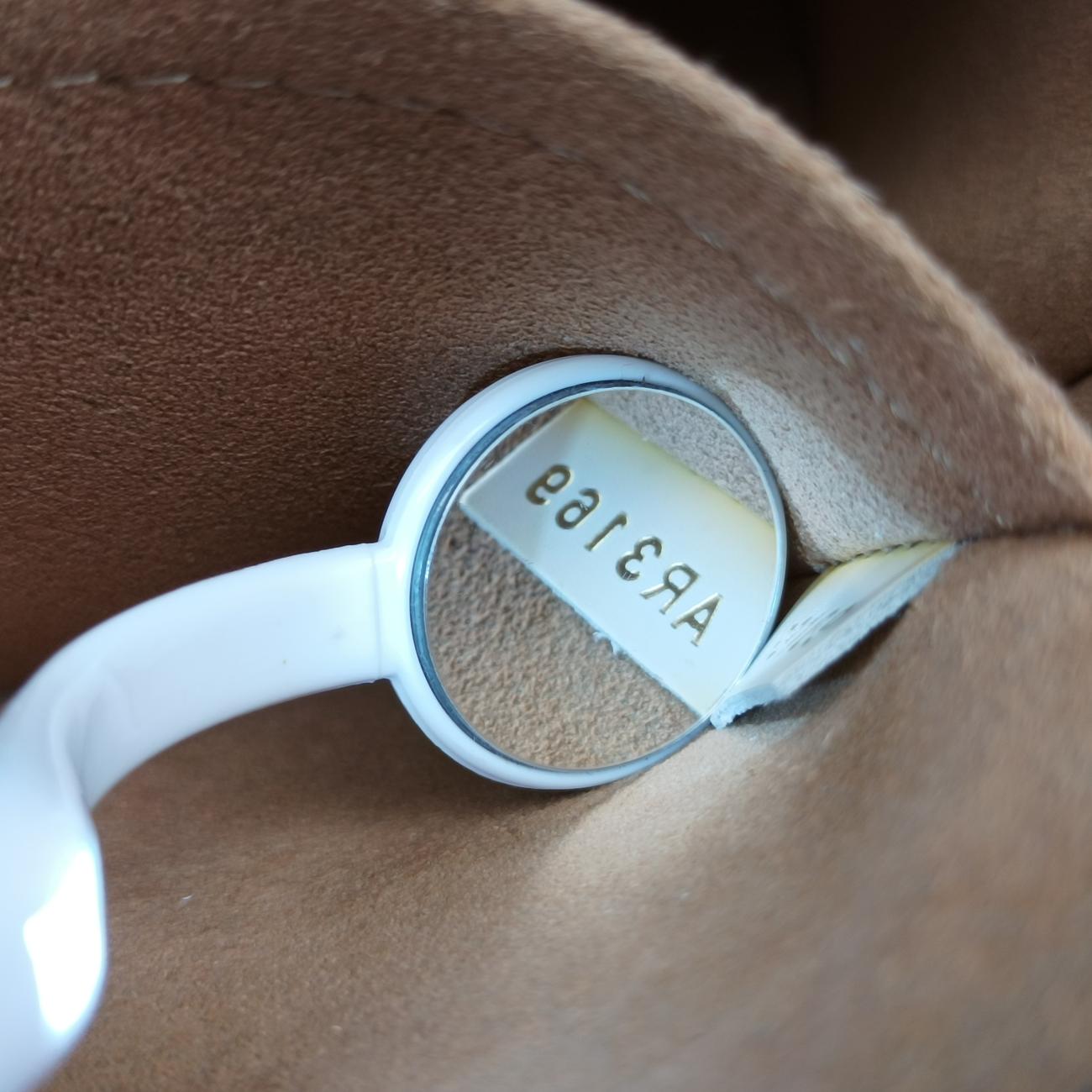 Secondhand Louis Vuitton TwistMM Light gray Epi M21026 shoulderbag | stylenewstar