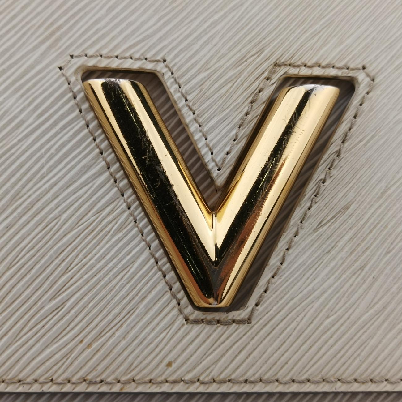 Secondhand Louis Vuitton TwistMM Light gray Epi M21026 shoulderbag | stylenewstar
