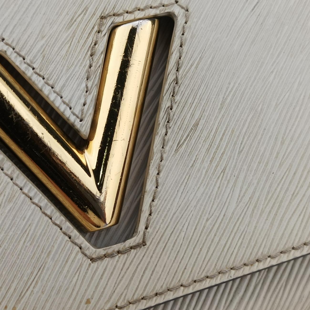 Secondhand Louis Vuitton TwistMM Light gray Epi M21026 shoulderbag | stylenewstar