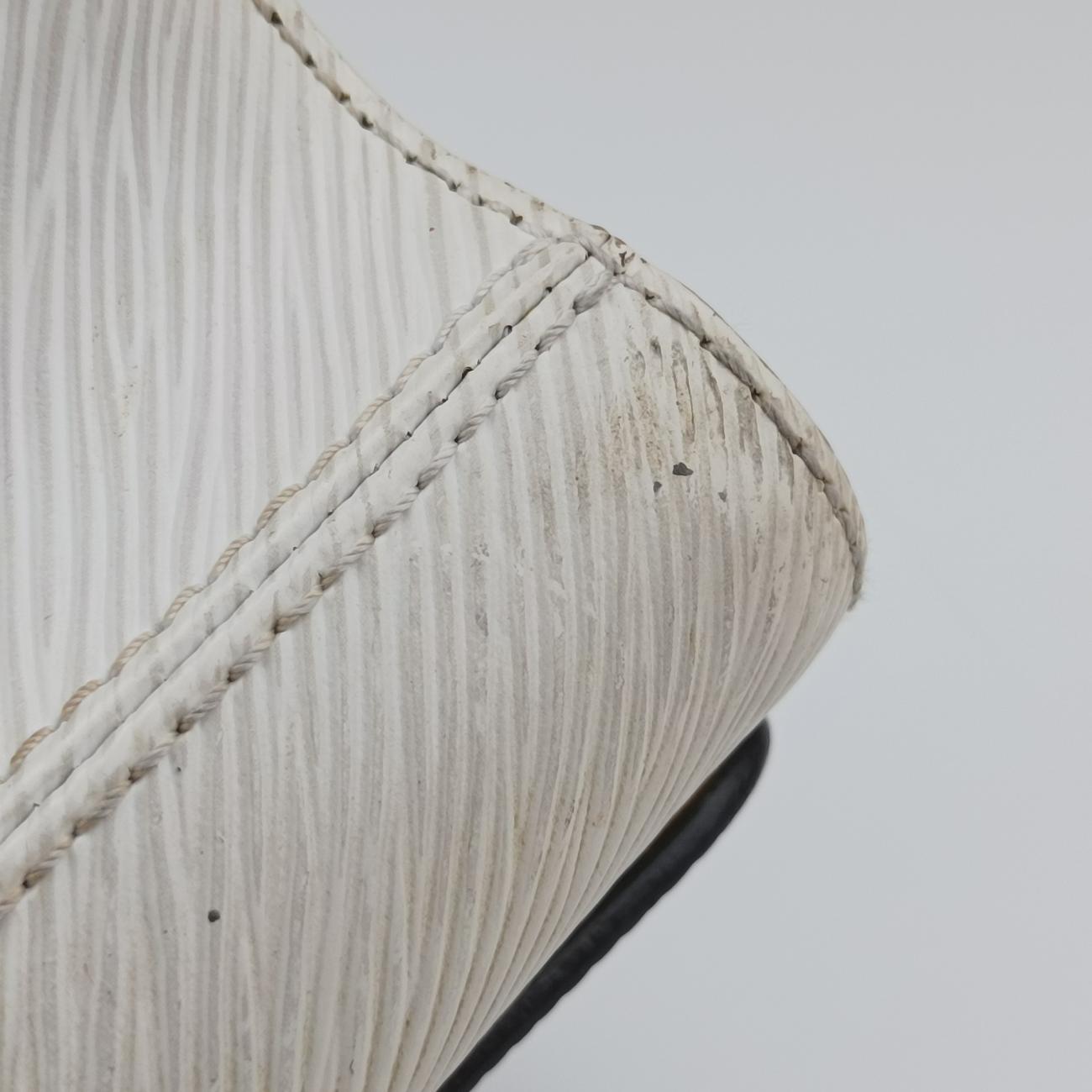 Secondhand Louis Vuitton TwistMM Light gray Epi M21026 shoulderbag | stylenewstar