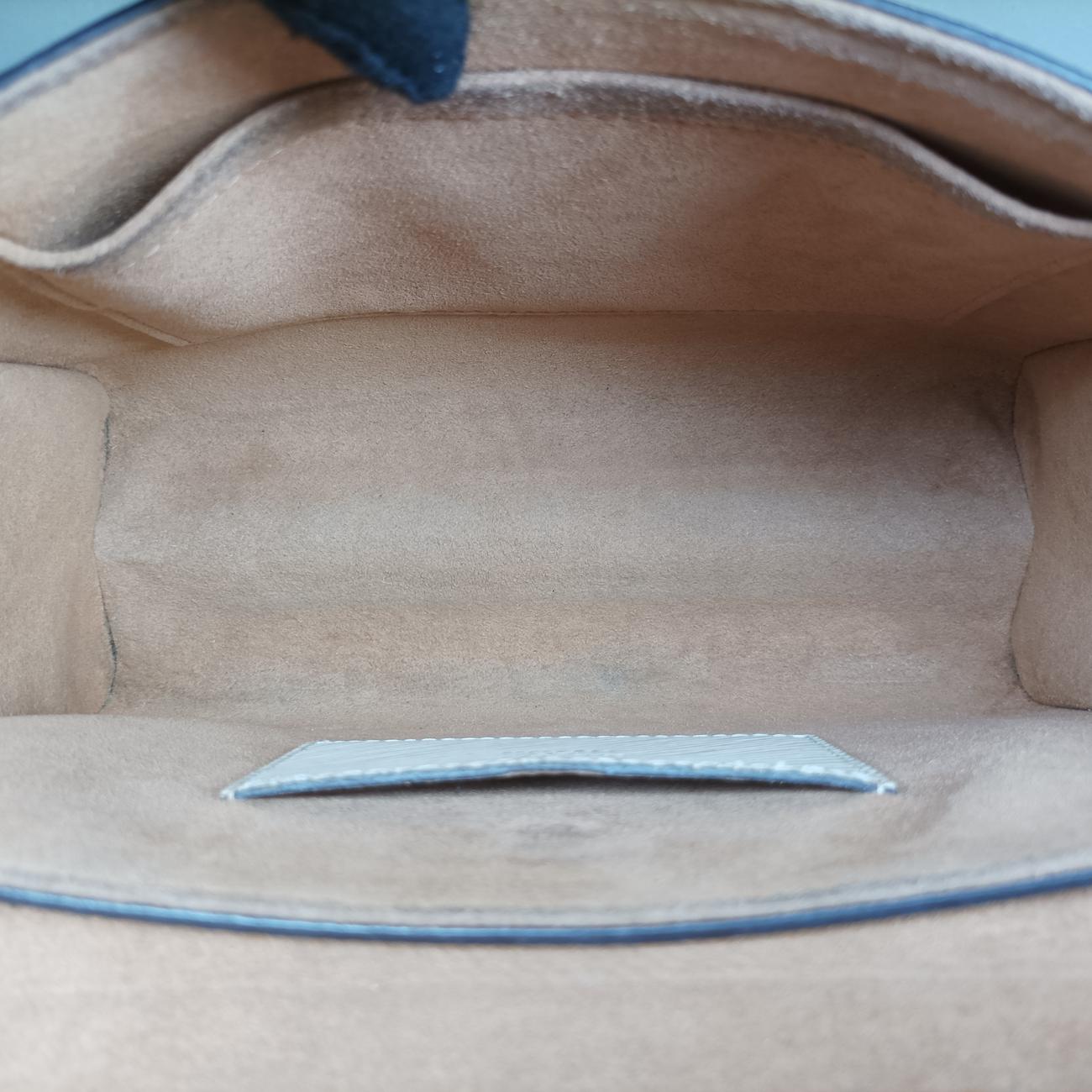 Secondhand Louis Vuitton TwistMM Light gray Epi M21026 shoulderbag | stylenewstar