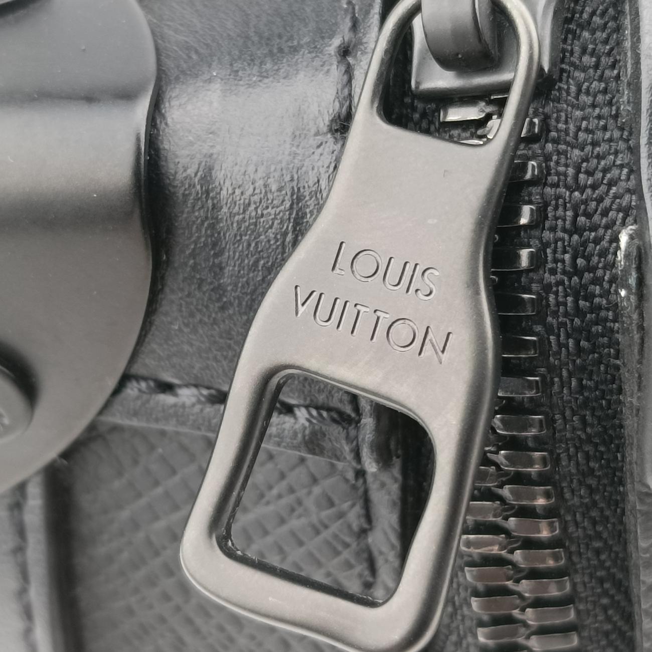 Pre-owned Louis Vuitton Soft Trunk Black x Rainbow Taiga M30341 shoulderbag | stylenewstar