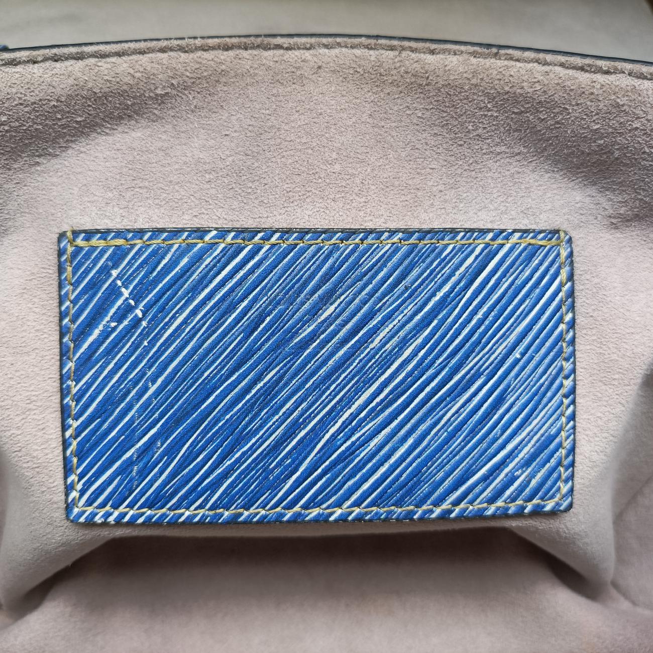 Secondhand Louis Vuitton Twist MM Blue x Multicolor Epi M54865 shoulderbag | stylenewstar