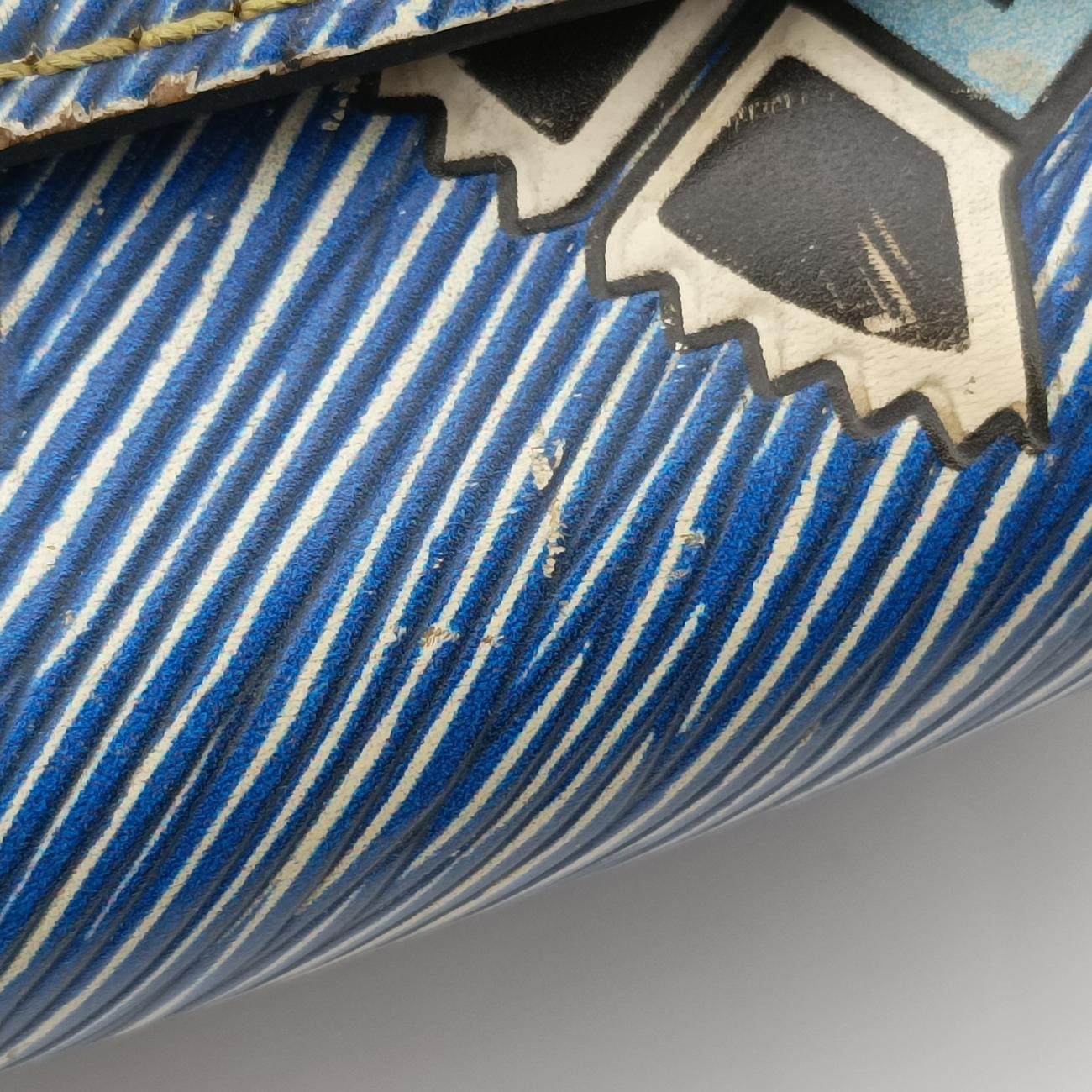 Secondhand Louis Vuitton Twist MM Blue x Multicolor Epi M54865 shoulderbag | stylenewstar