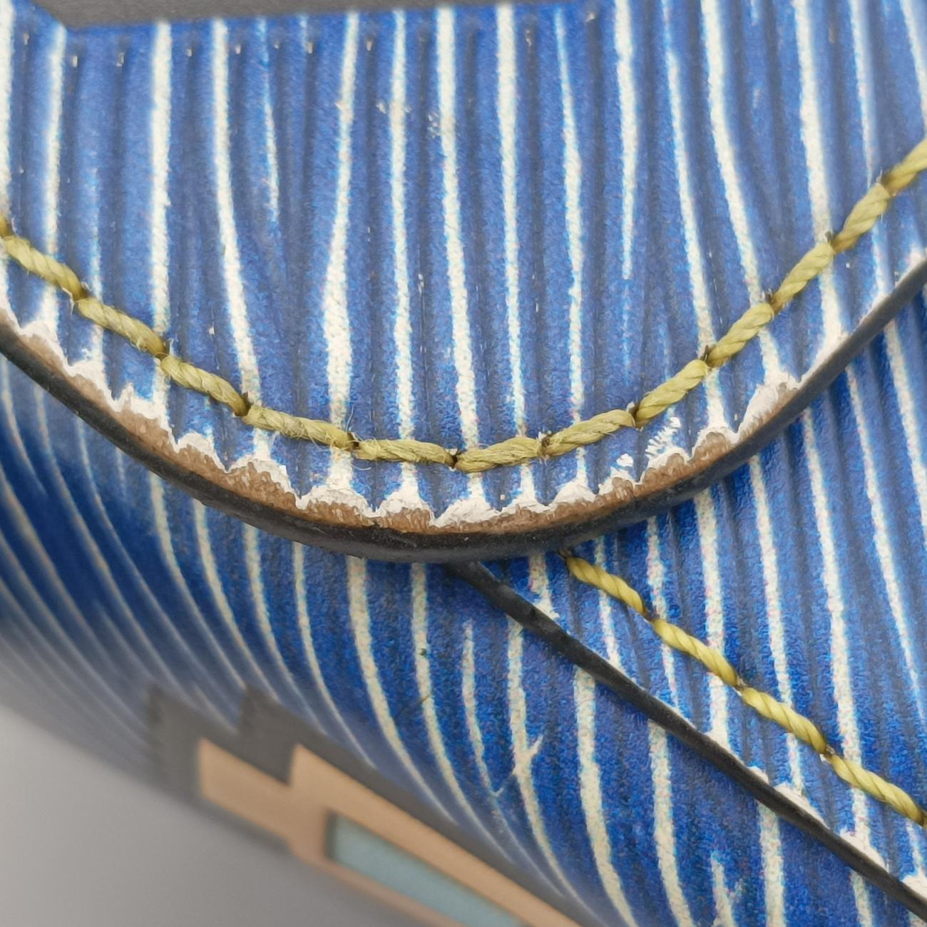 Secondhand Louis Vuitton Twist MM Blue x Multicolor Epi M54865 shoulderbag | stylenewstar