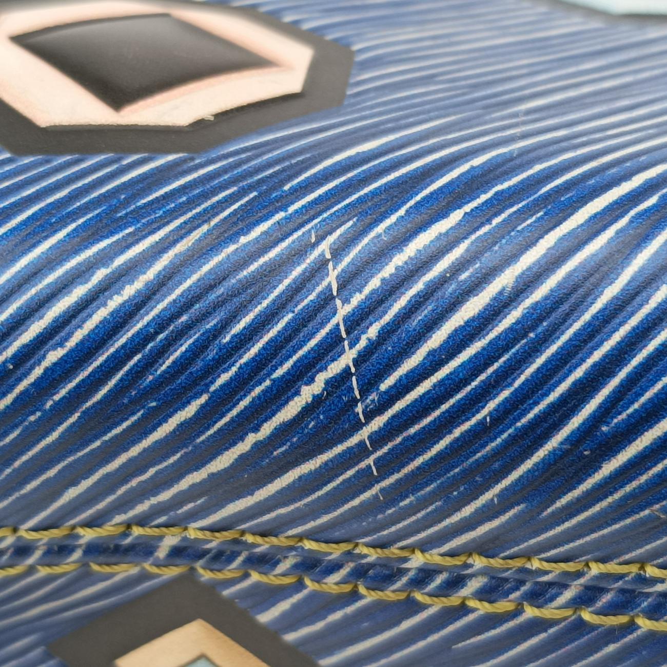 Secondhand Louis Vuitton Twist MM Blue x Multicolor Epi M54865 shoulderbag | stylenewstar