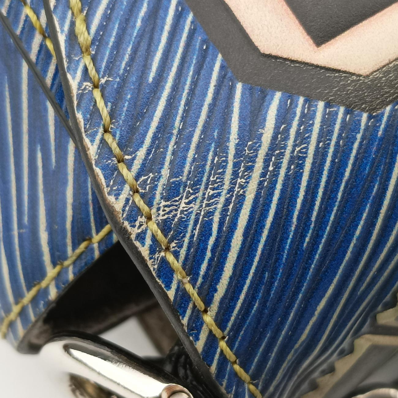 Secondhand Louis Vuitton Twist MM Blue x Multicolor Epi M54865 shoulderbag | stylenewstar