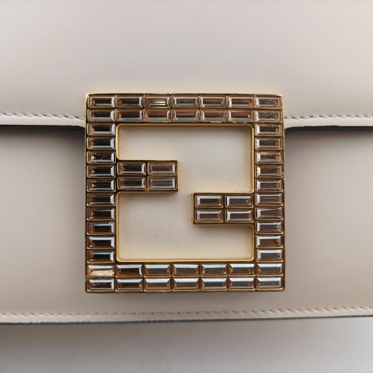 Pre-owned Fendi Fab White Leather 8BT326 shoulderbag | stylenewstar