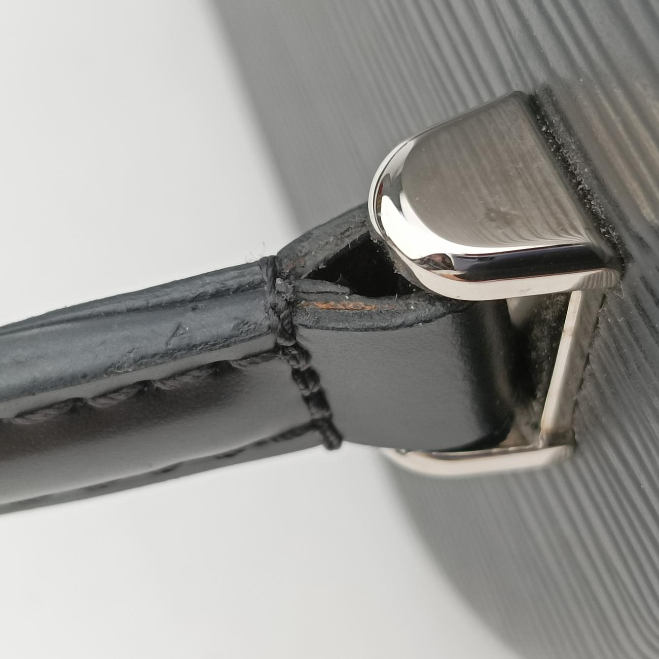 Secondhand Louis Vuitton CANNES Noir Epi M52226 shoulderbag | stylenewstar