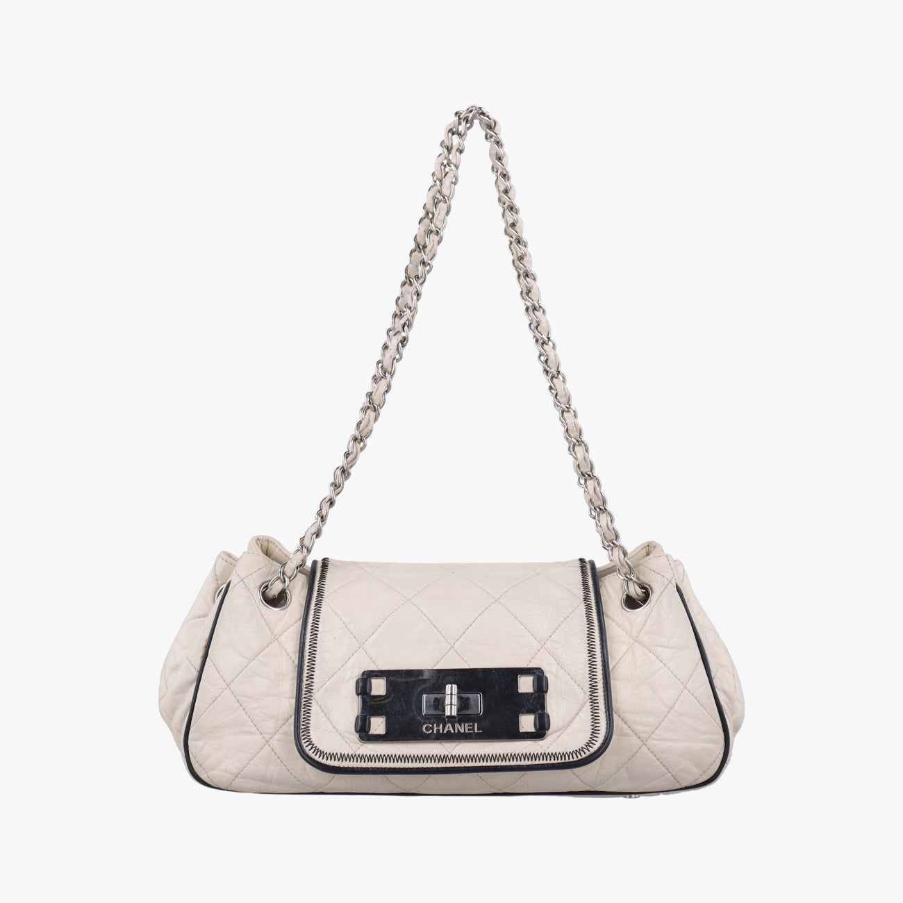 Pre-owned Chanel East West White lambskin A37693 shoulderbag | stylenewstar
