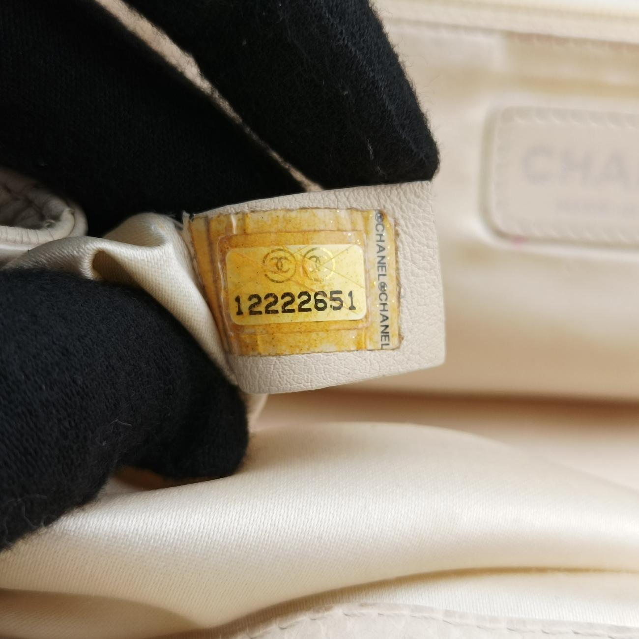 Pre-owned Chanel East West White lambskin A37693 shoulderbag | stylenewstar