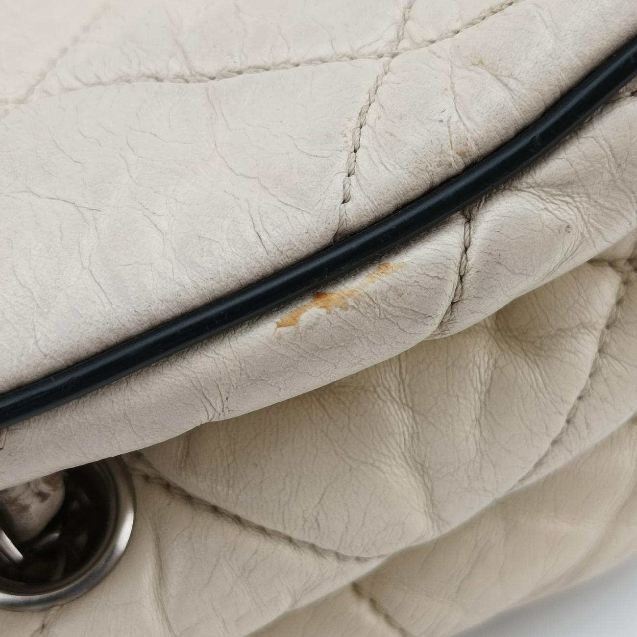 Pre-owned Chanel East West White lambskin A37693 shoulderbag | stylenewstar