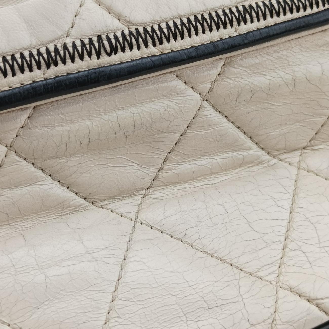 Pre-owned Chanel East West White lambskin A37693 shoulderbag | stylenewstar