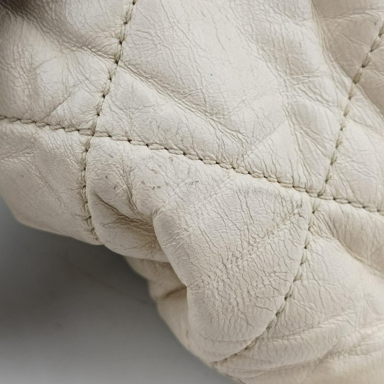 Pre-owned Chanel East West White lambskin A37693 shoulderbag | stylenewstar