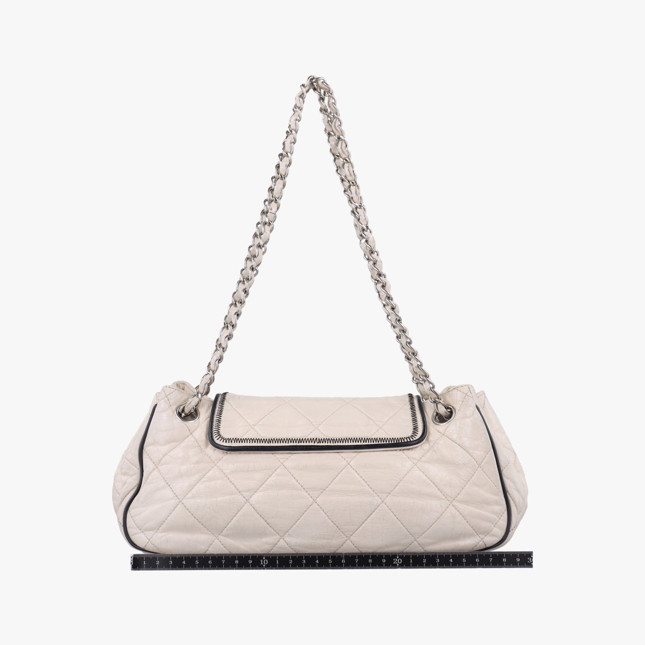 Pre-owned Chanel East West White lambskin A37693 shoulderbag | stylenewstar