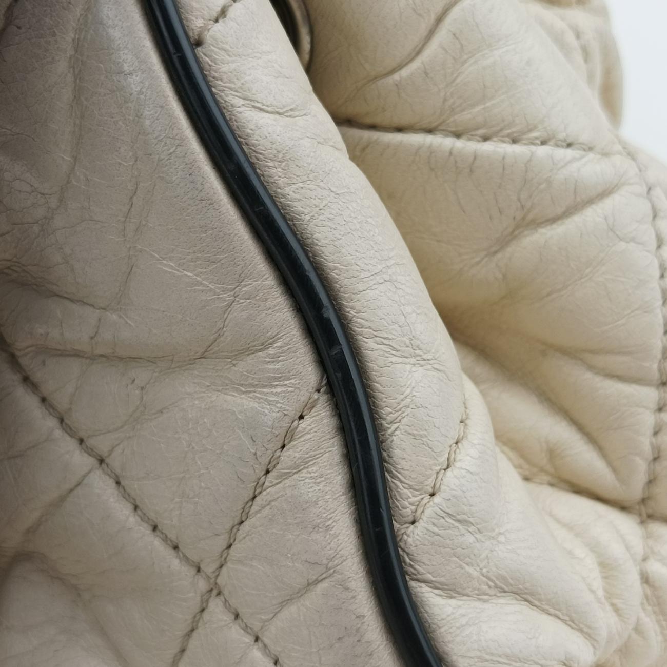 Pre-owned Chanel East West White lambskin A37693 shoulderbag | stylenewstar