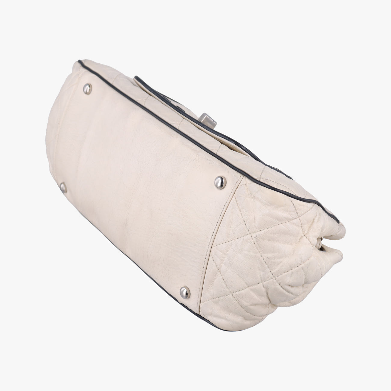 Pre-owned Chanel East West White lambskin A37693 shoulderbag | stylenewstar