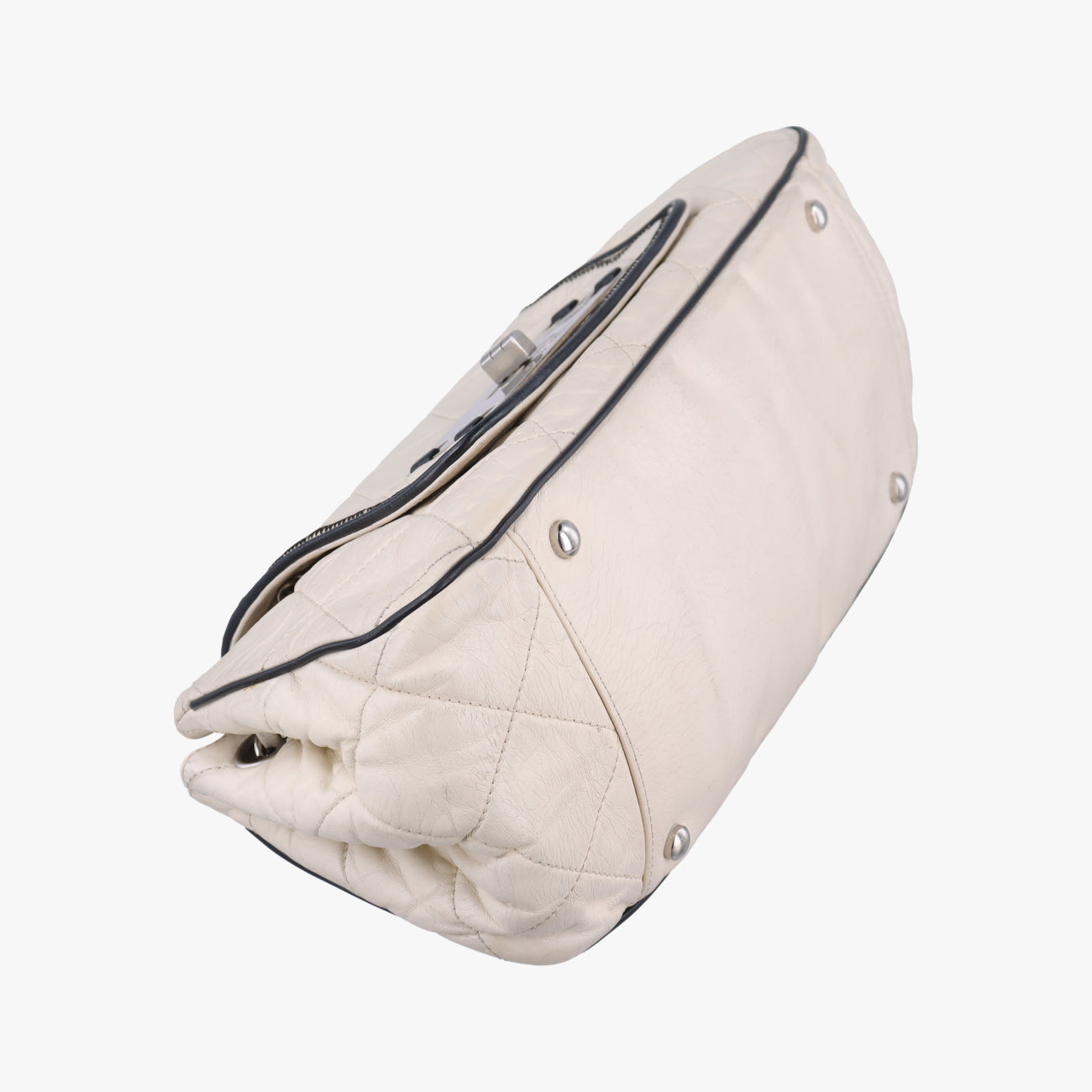 Pre-owned Chanel East West White lambskin A37693 shoulderbag | stylenewstar