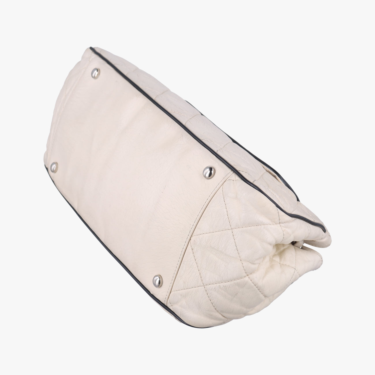 Pre-owned Chanel East West White lambskin A37693 shoulderbag | stylenewstar