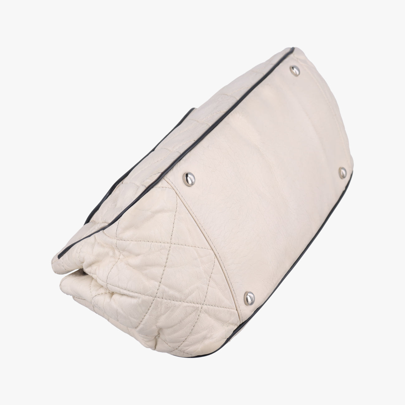 Pre-owned Chanel East West White lambskin A37693 shoulderbag | stylenewstar