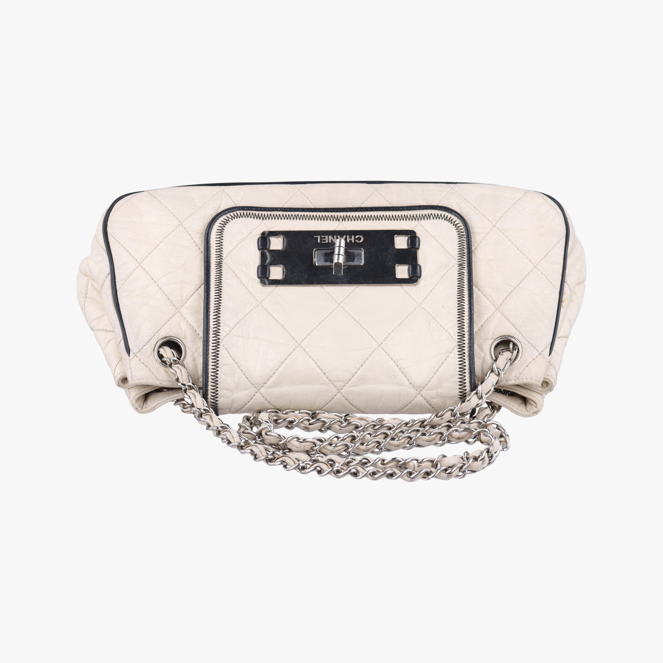 Pre-owned Chanel East West White lambskin A37693 shoulderbag | stylenewstar