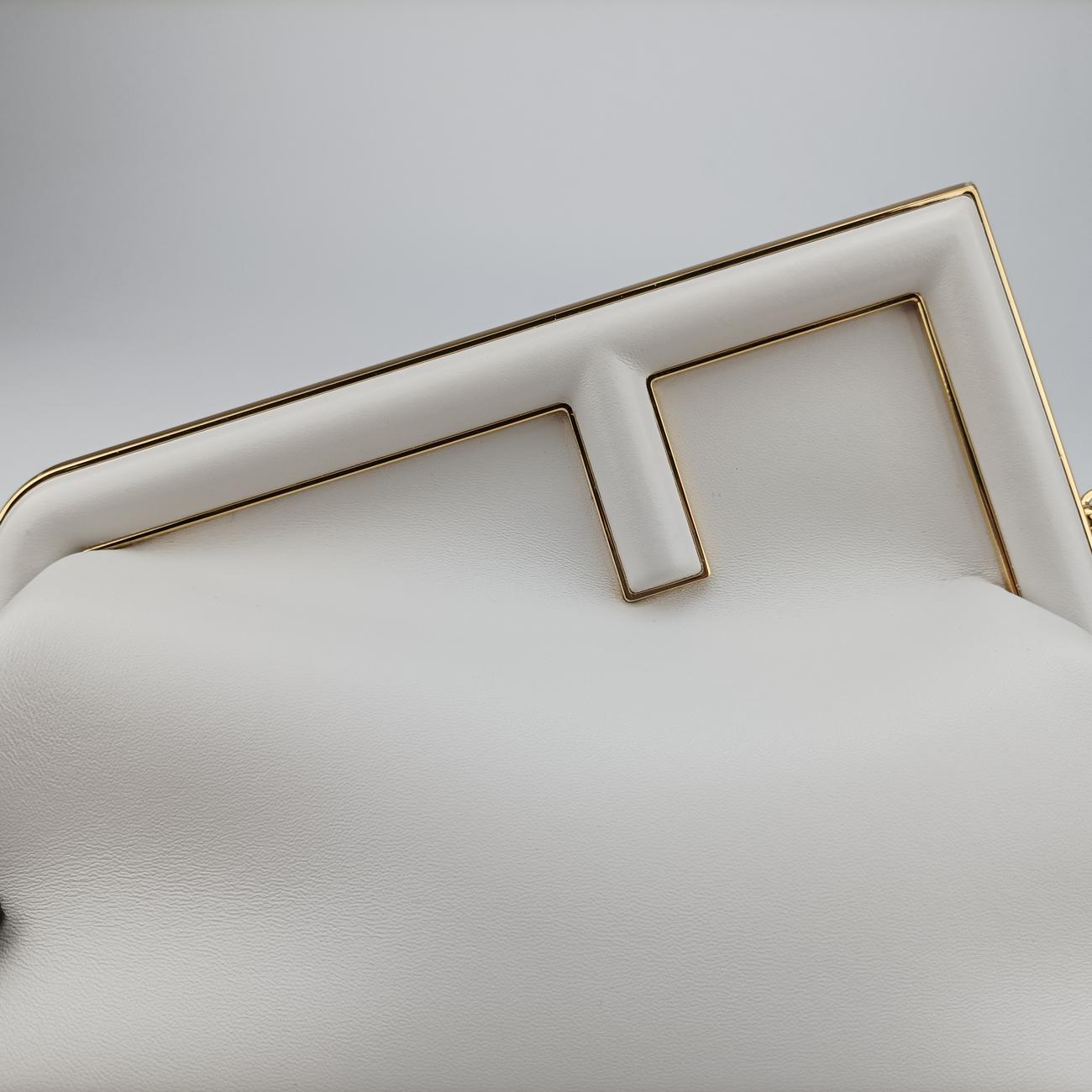 Secondhand Fendi First White Leather 8BP137 shoulderbag | stylenewstar