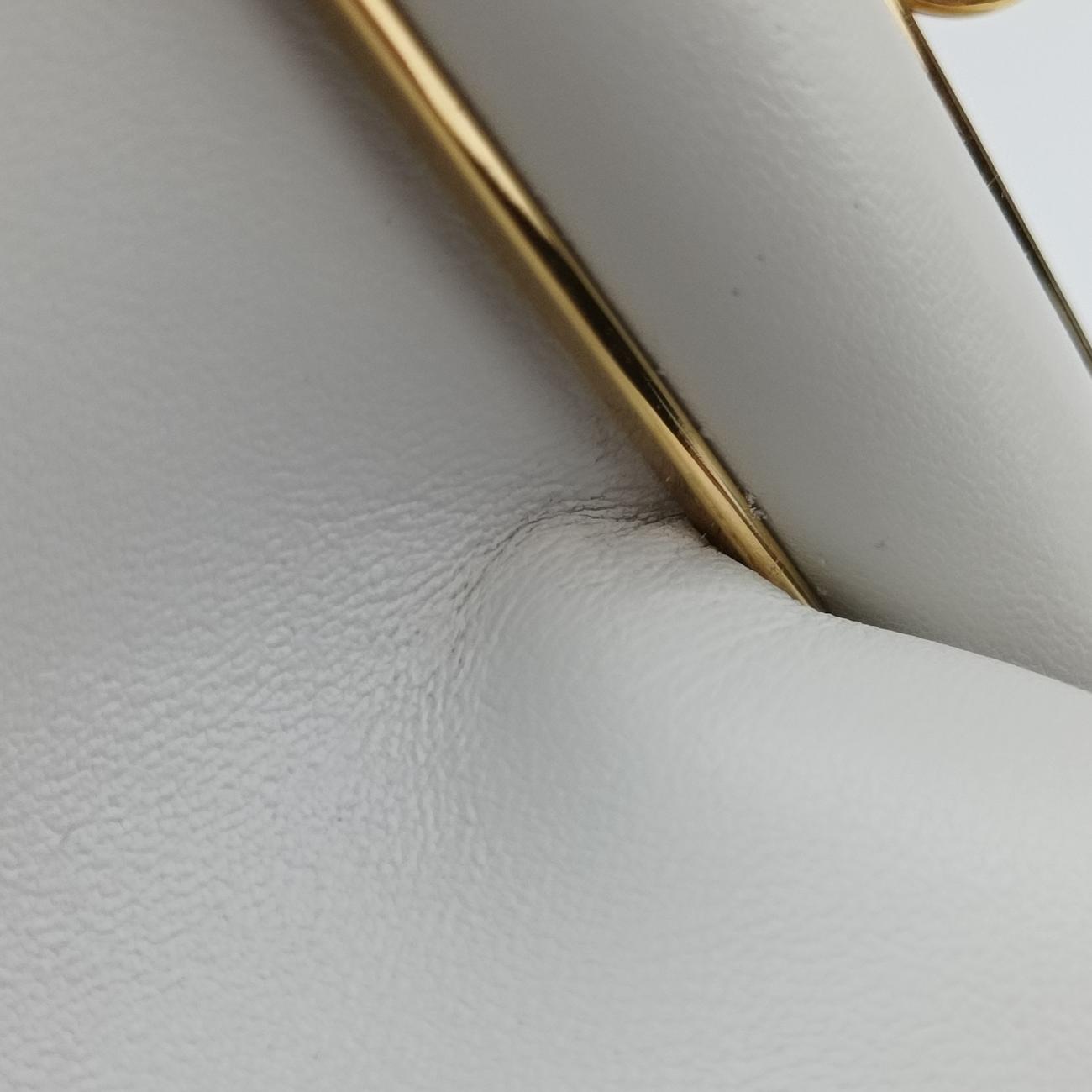 Secondhand Fendi First White Leather 8BP137 shoulderbag | stylenewstar