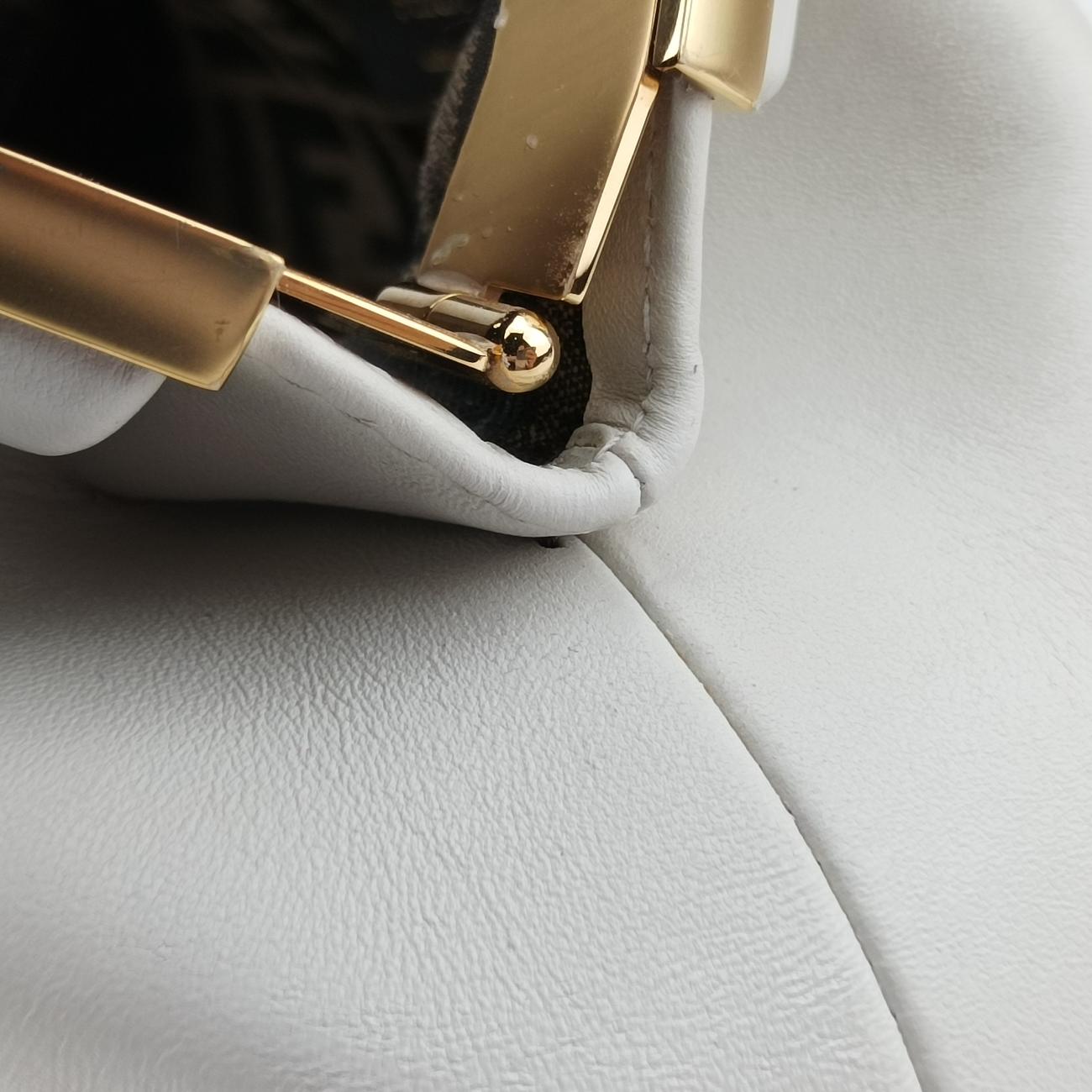 Secondhand Fendi First White Leather 8BP137 shoulderbag | stylenewstar