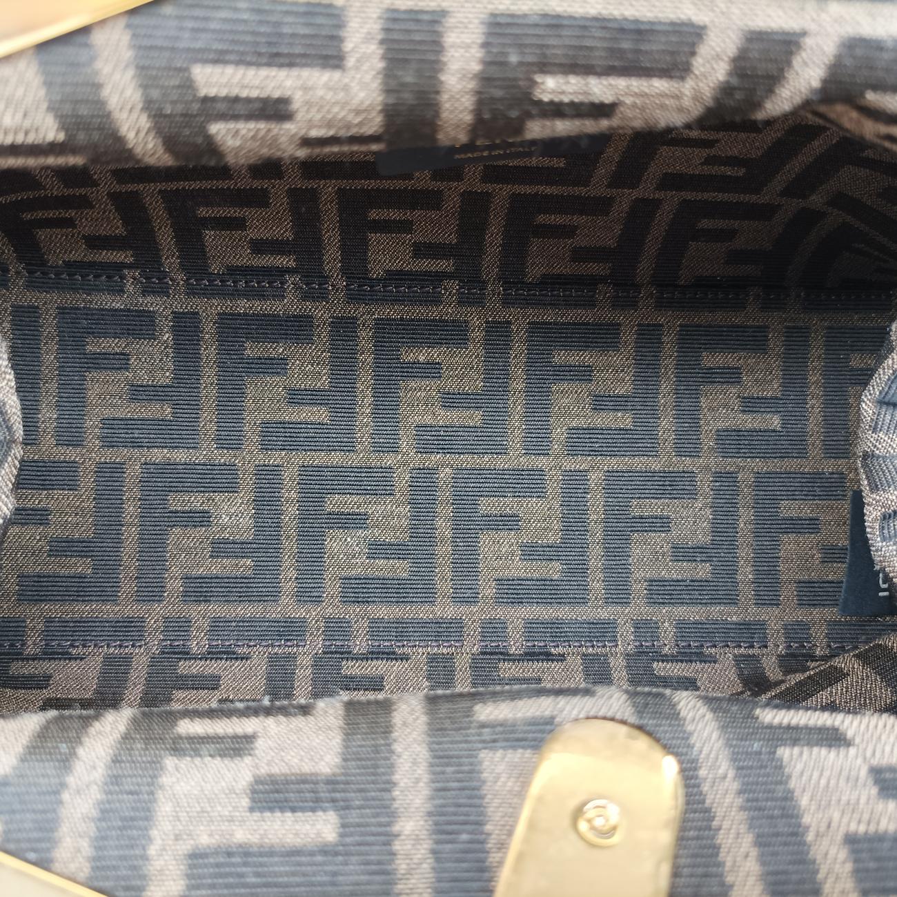 Secondhand Fendi First White Leather 8BP137 shoulderbag | stylenewstar