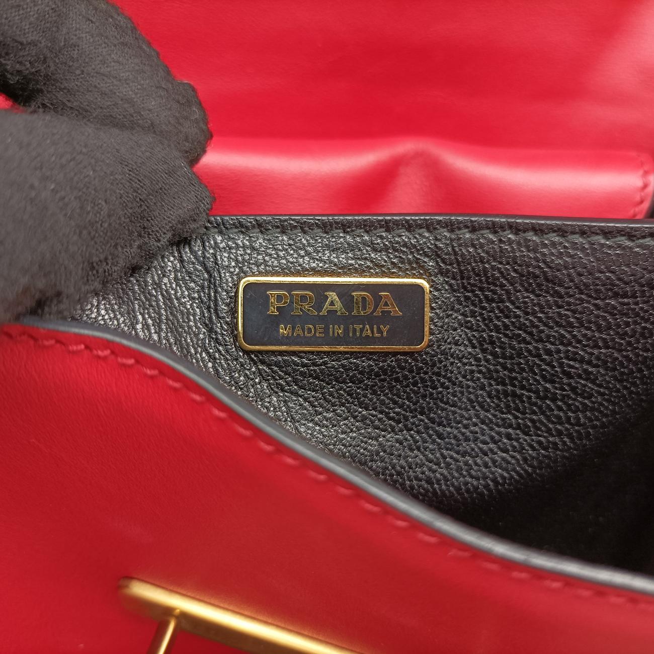 Vintage Prada Cahier Red x Black Leather 1BD045 shoulderbag | stylenewstar