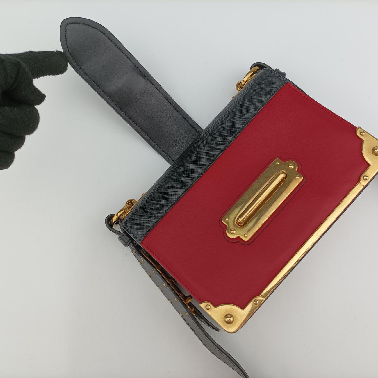 Vintage Prada Cahier Red x Black Leather 1BD045 shoulderbag | stylenewstar