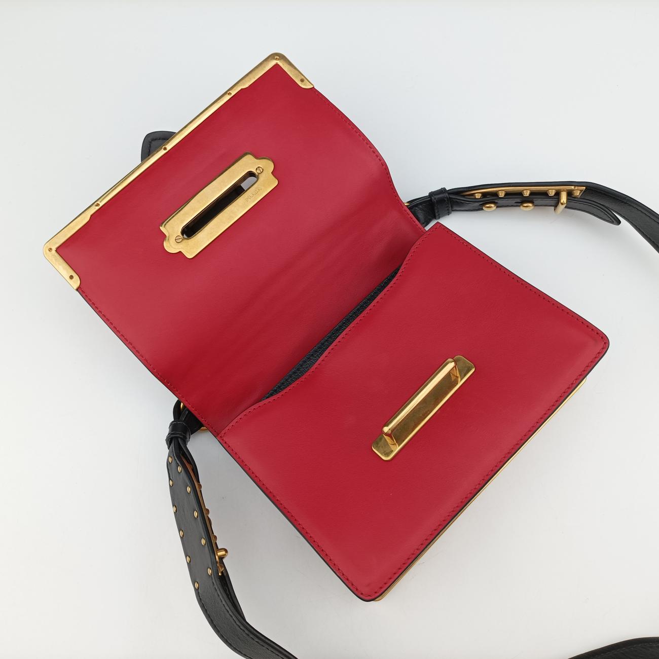 Vintage Prada Cahier Red x Black Leather 1BD045 shoulderbag | stylenewstar